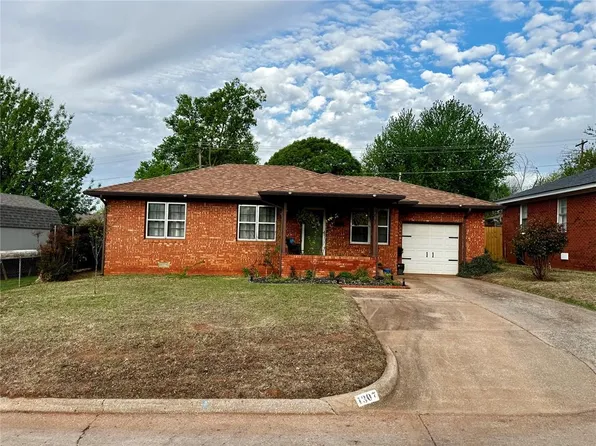 1307 N Broad St, Guthrie, OK 73044