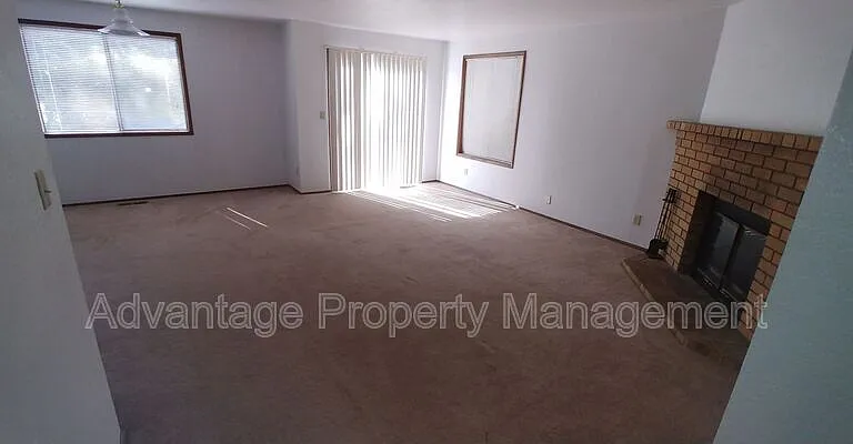 1831 NW Grant Cir — Photo 9