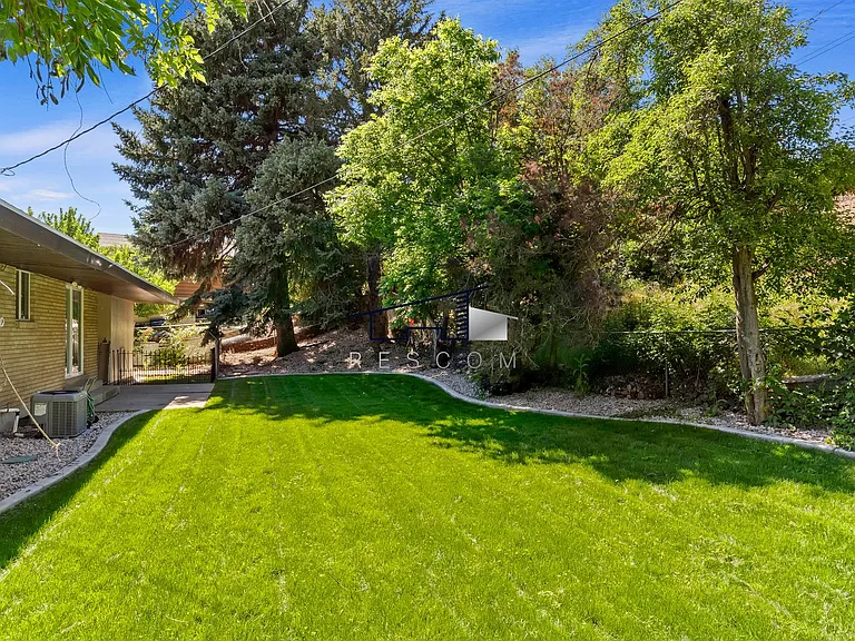 1334 Henderson Dr — Photo 29