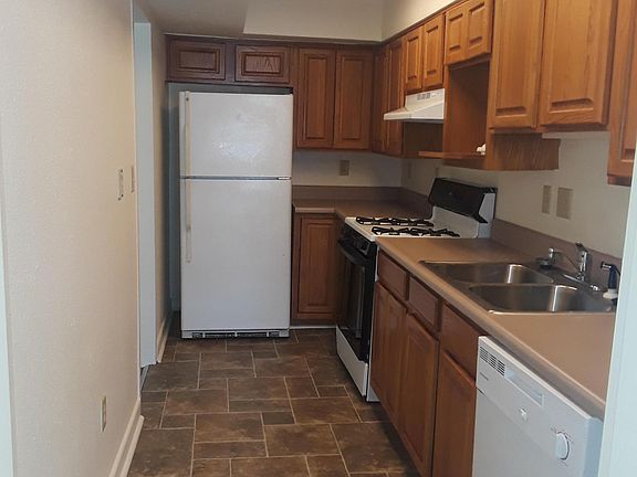 4th image of 20 Sandra Ln