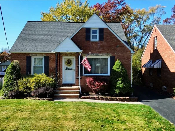1584 Winchester Rd, Lyndhurst, OH 44124
