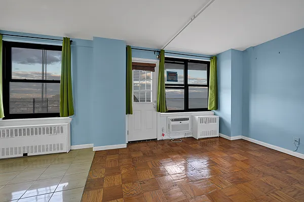 Sold by TwoRealEstate LLC | media 1
