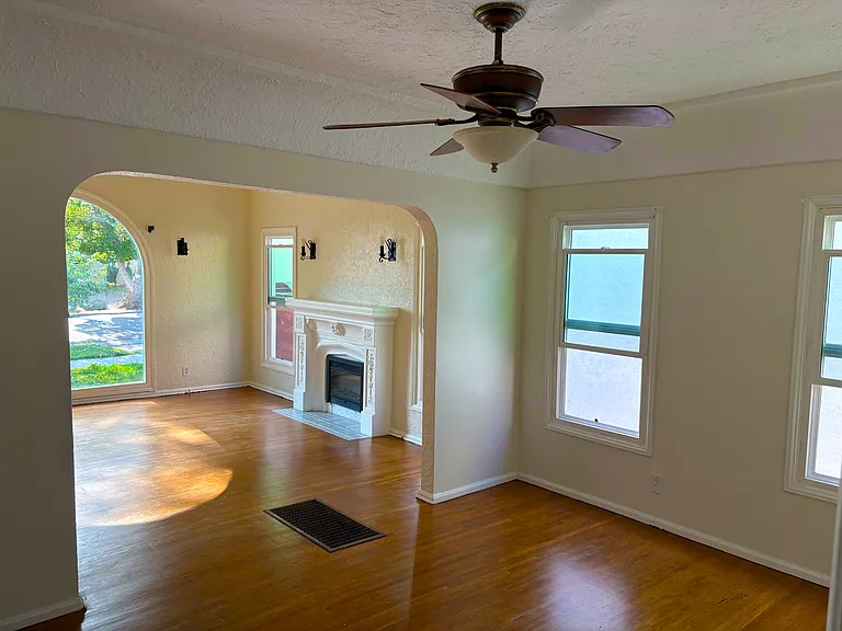3022 Farmdale Ave — Photo 6