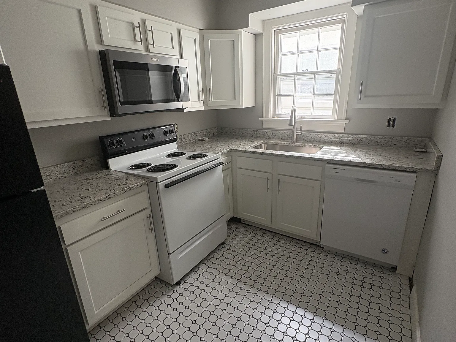 2 bed, 900 sqft, $1,100 — Photo 3