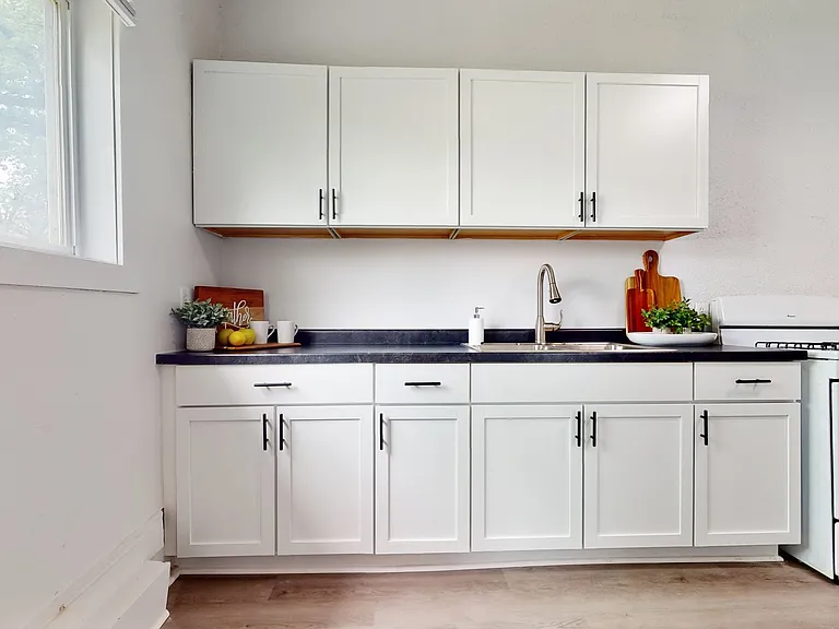 319 Franklin Ave — Photo 15