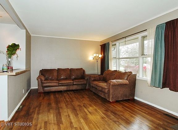 2nd image of 103 Old Farm Ln