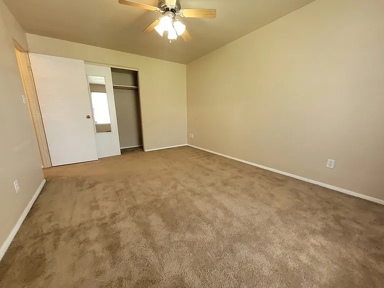 1095 Gillingham Rd #B — Photo 6