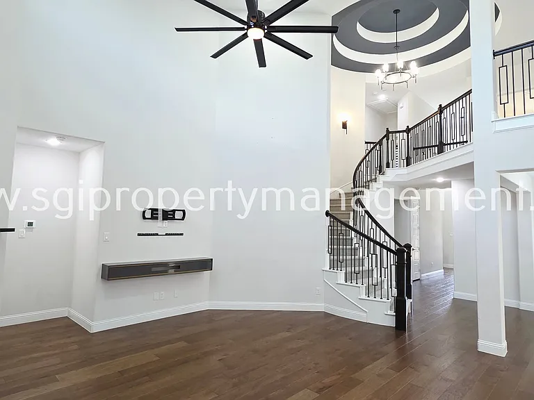10870 Grayhead Dr — Photo 4