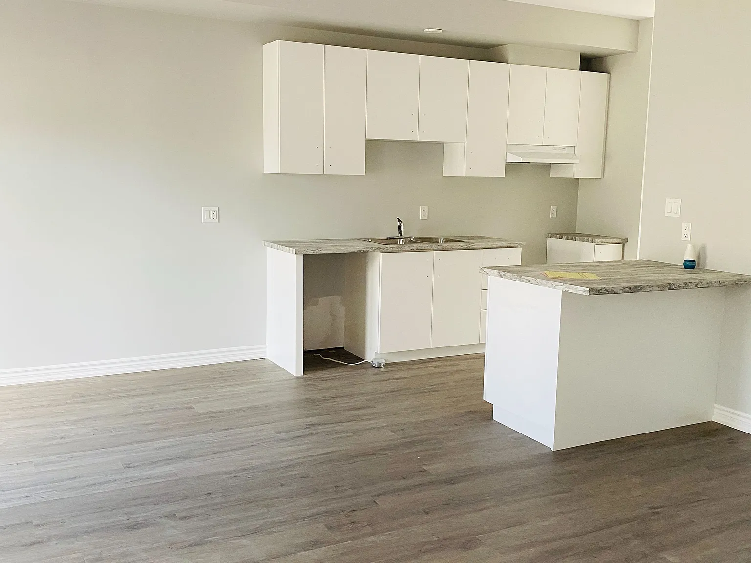 3 bed, $2,300 — Photo 3