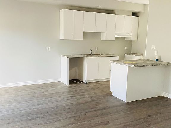 3rd image of 76 Saint George St #23