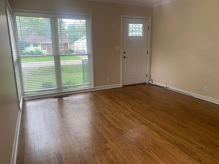 2611 Gardiner Ln — Photo 3