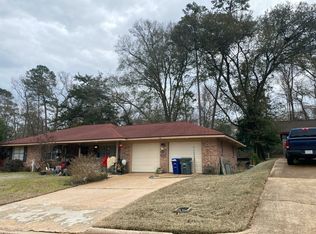907 Cherry Hills Dr, Huntsville, TX 77340