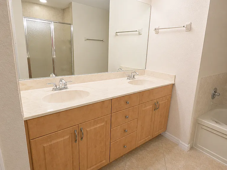 1750 N Valencia Dr — Photo 15