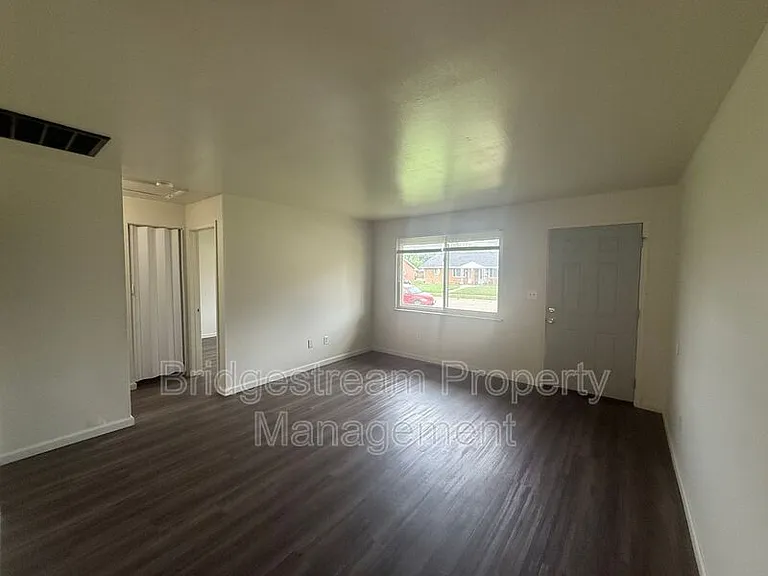 1214 Case Ave — Photo 2