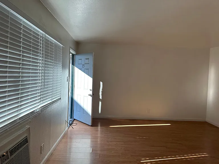 1944 Pennsylvania Ave #15 — Photo 2