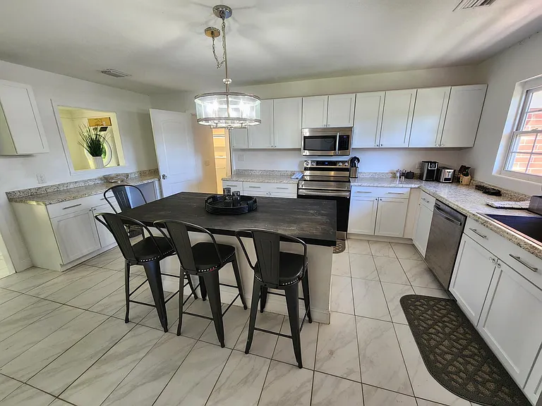 1730 W Tharpe St — Photo 2