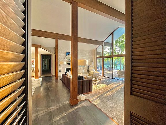 5th image of 502 Golf View Dr