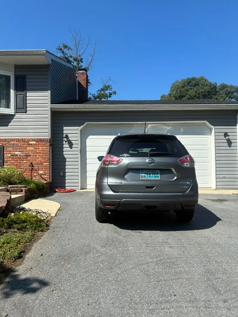 Spacious 3-Bedroom Home in a Water-Privileged Pasadena Community — Photo 2