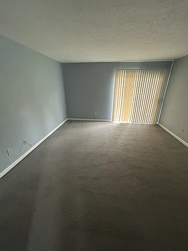 730 E Lincoln Trail Blvd Photo 1