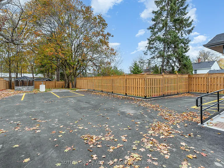 274 King St E #2 — Photo 3