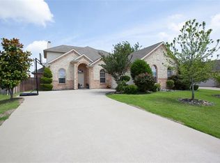 111 High Meadow Rd, Red Oak, TX 75154