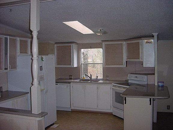 4th image of 370 NE 138th Ave