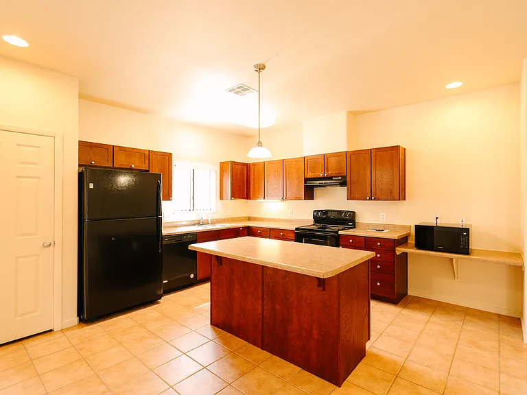Soaring Heights Davis Monthan Air Force Base Housing — Photo 9