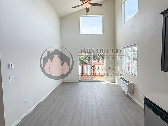 5th image of 621-646 Plymouth Dr NE #302