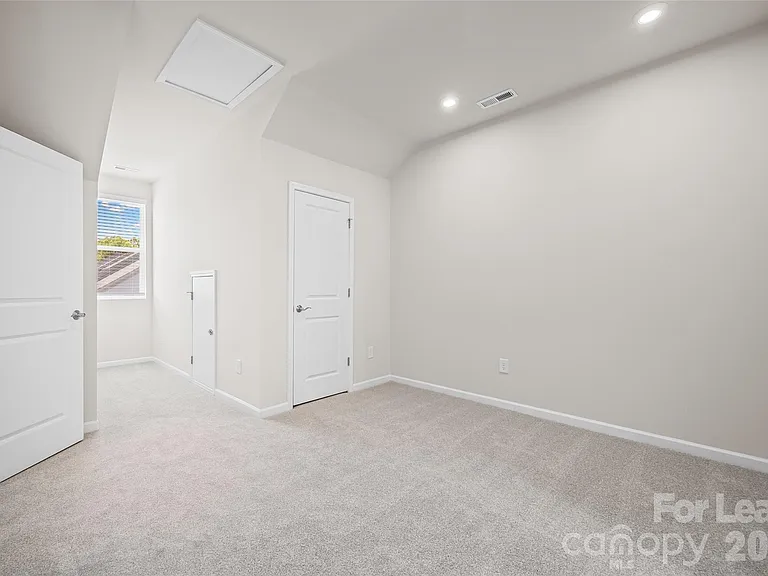 5640 Kingspan Dr — Photo 30