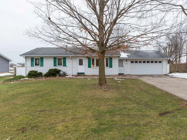 68846 Claire St, Edwardsburg, MI 49112