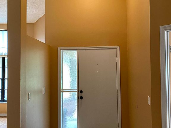 3rd image of 10509 Via Del Sol