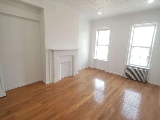 Rented by Compass | media 10