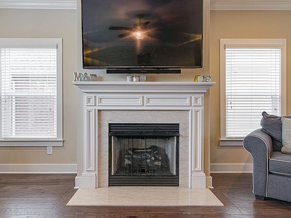 5th image of 325 Lola Ln