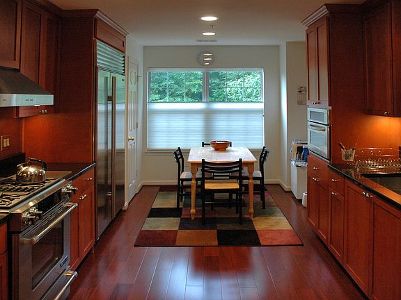 Eat-in kitchen, heated floor