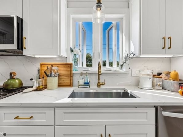 12 Wedgewood Dr APT 13