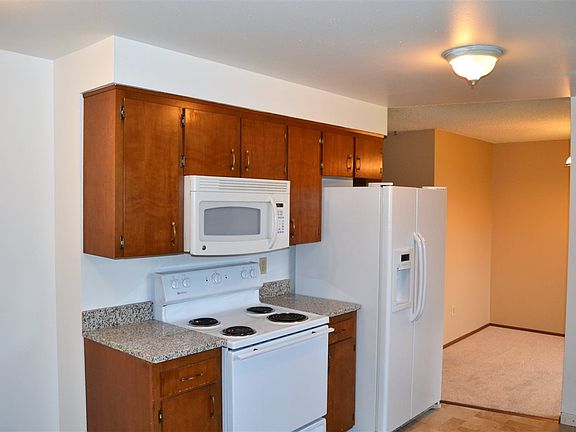 4th image of 2720 E 38th Ave