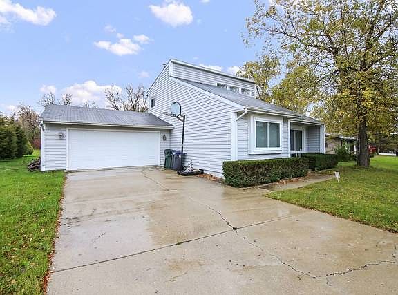 2nd image of 104 Willow Crest Dr