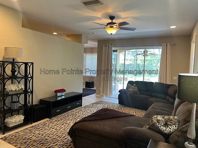 3 bed, 2.5 bath, 2282 sqft, $2,600 — Photo 2