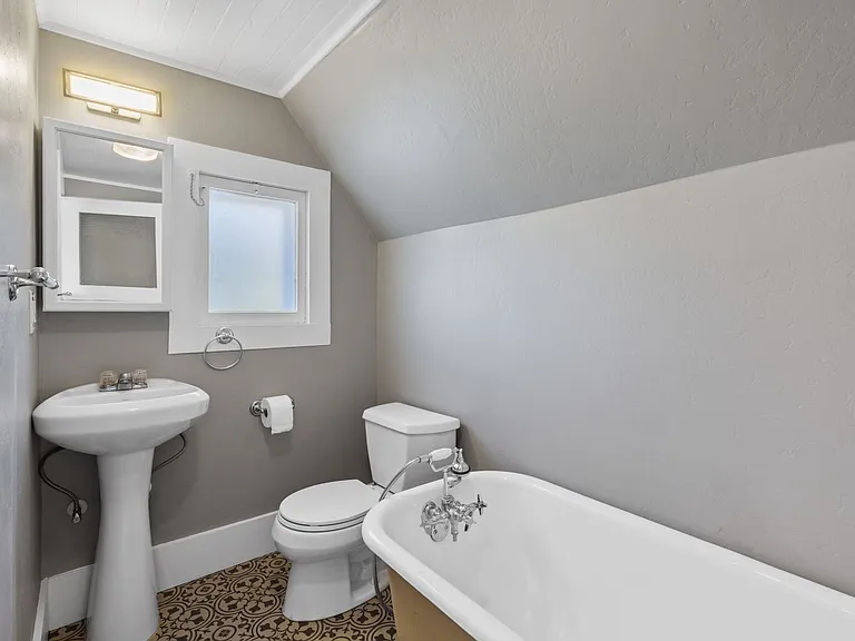 547 Randolph Street — Photo 10