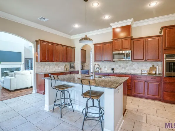 34000 Kingfisher St, Denham Springs, LA 70706