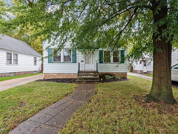 3rd image of 11815 Wayland Ave