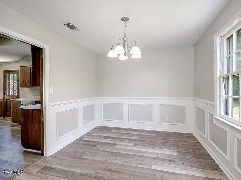 152 Holiday Dr — Photo 12