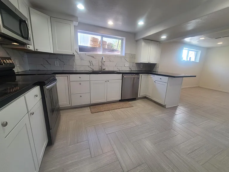 245 N 600 E #B — Photo 2