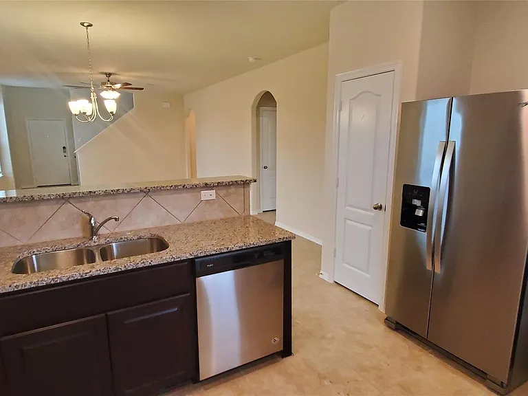2530 Remembrance Cir — Photo 9