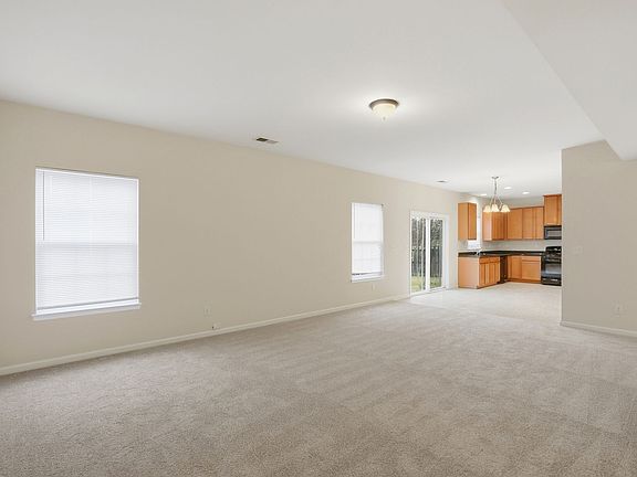 5th image of 233 Weavers Glenn Pl