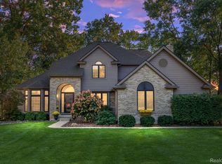 468 Woodsedge Ln, White Lake, MI