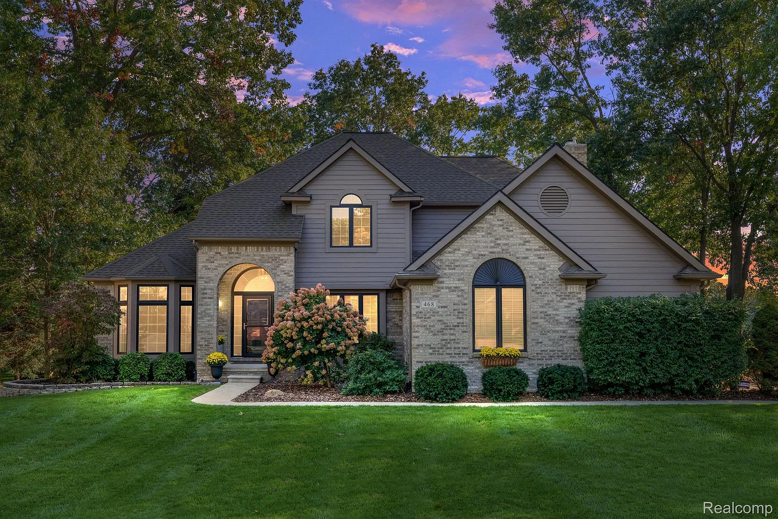 468 Woodsedge Ln photo 1
