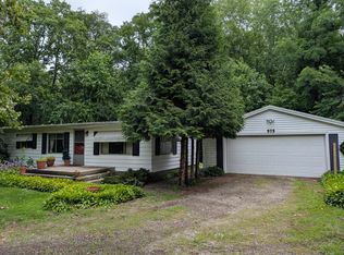 575 Meadow Ln, Dixon, IL 61021