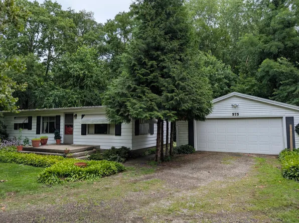 575 Meadow Ln, Dixon, IL 61021