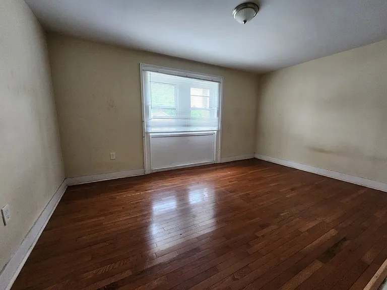 133 Hobart St #B — Photo 5